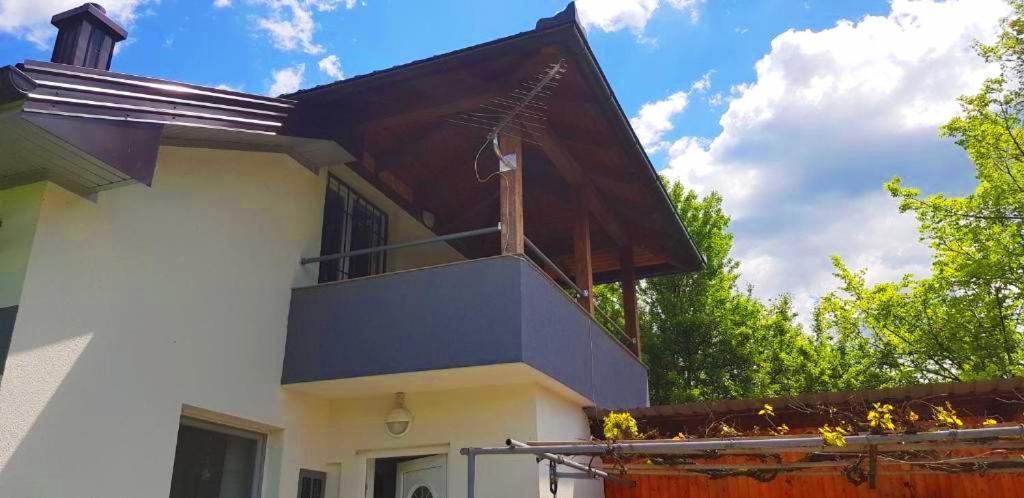 Hotri House On The River Island Villa *
