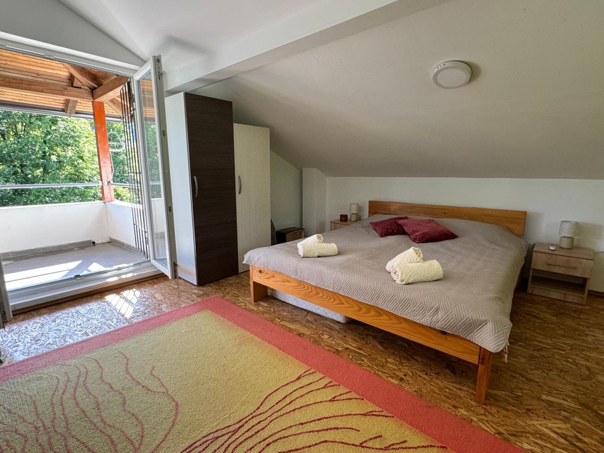 Villa Hotri House On The River Island