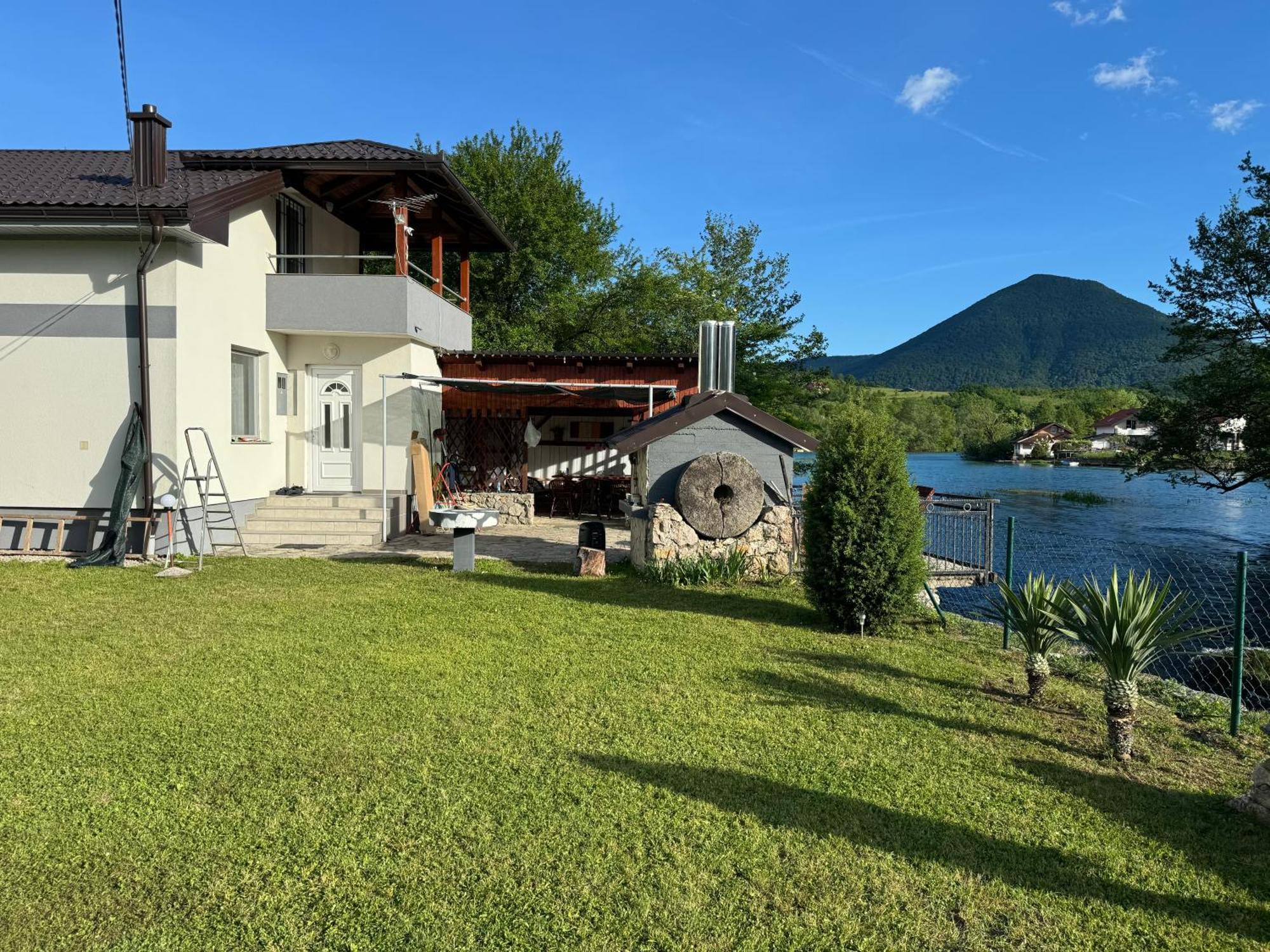 Hotri House On The River Island * Ripac