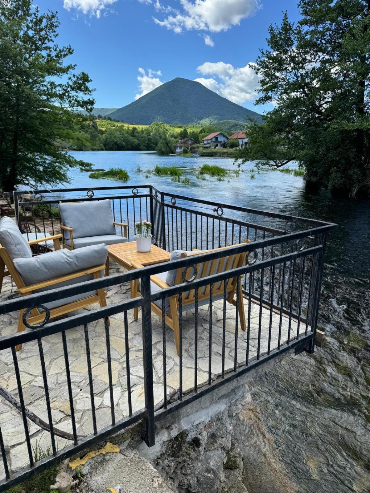 Hotri House On The River Island