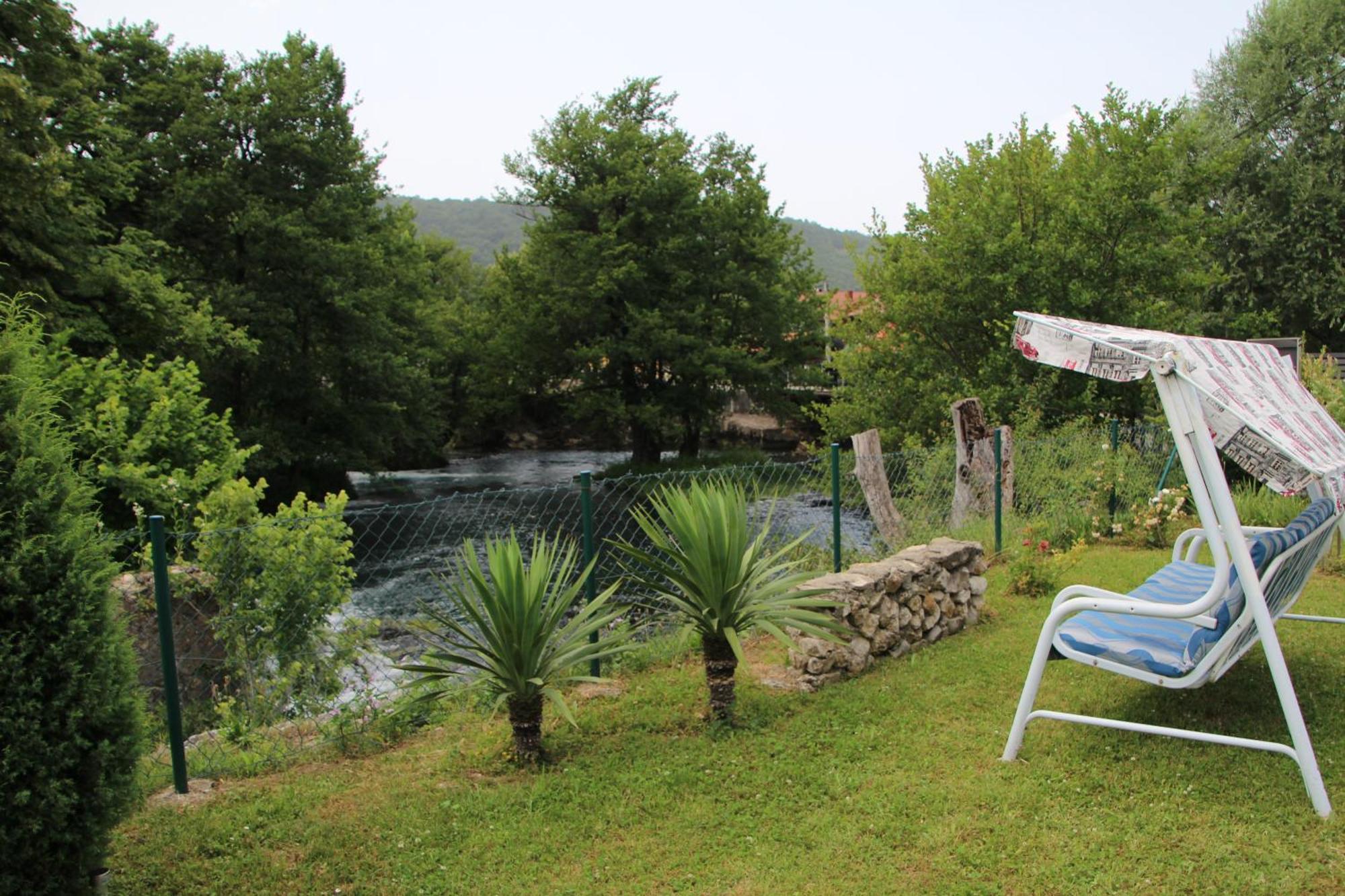 Hotri House On The River Island Villa *