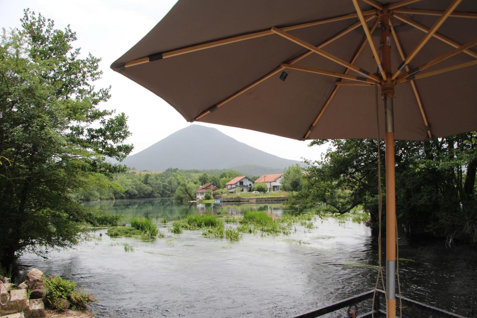 Hotri House On The River Island Ripac